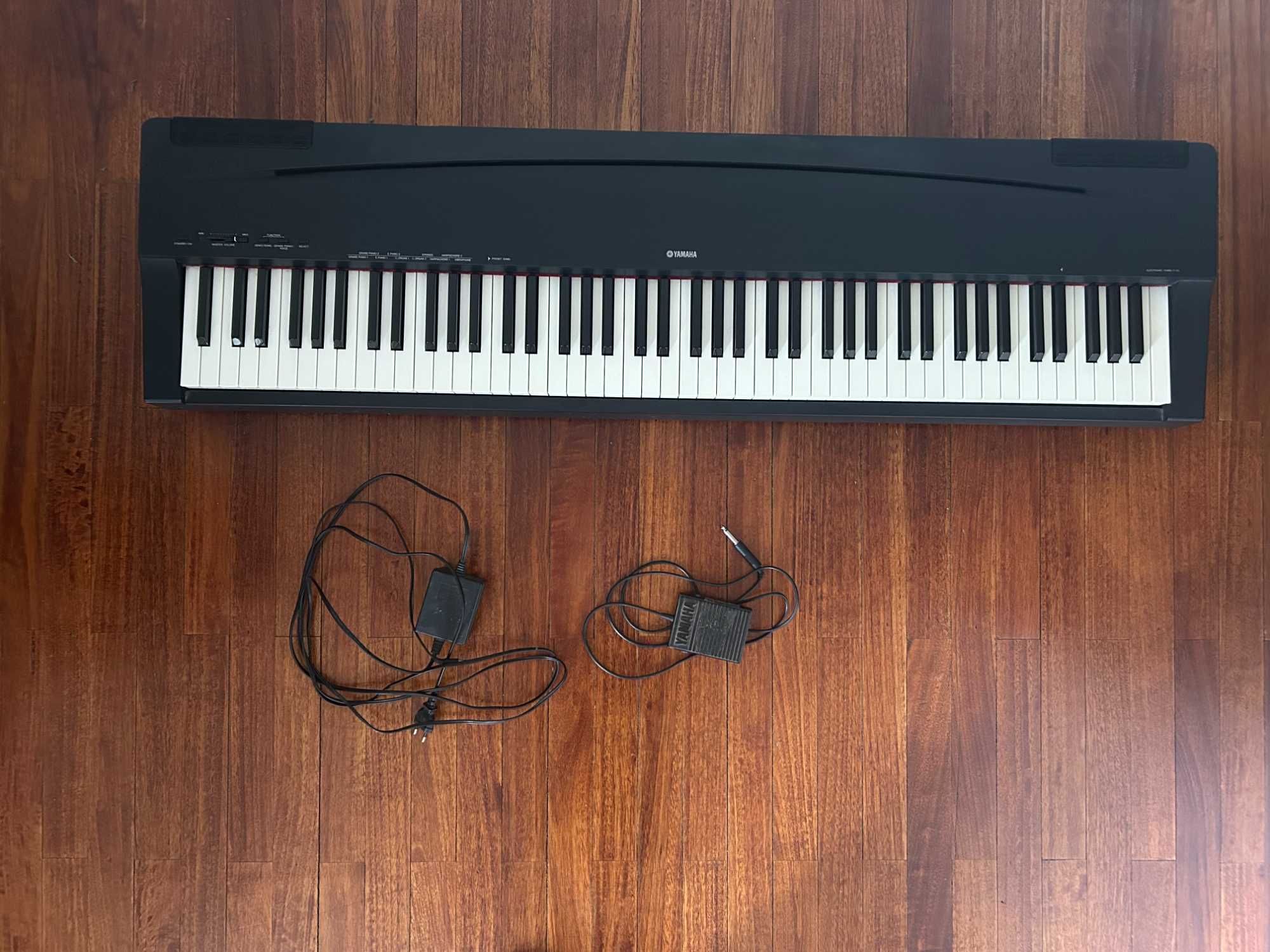 Teclado Yamaha P-70 em perfeito estado + suporte de altura variável