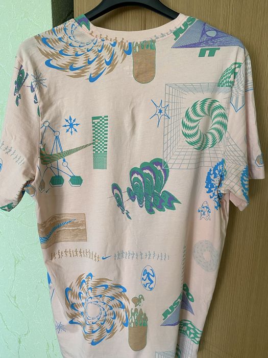 Продам футболку Nike