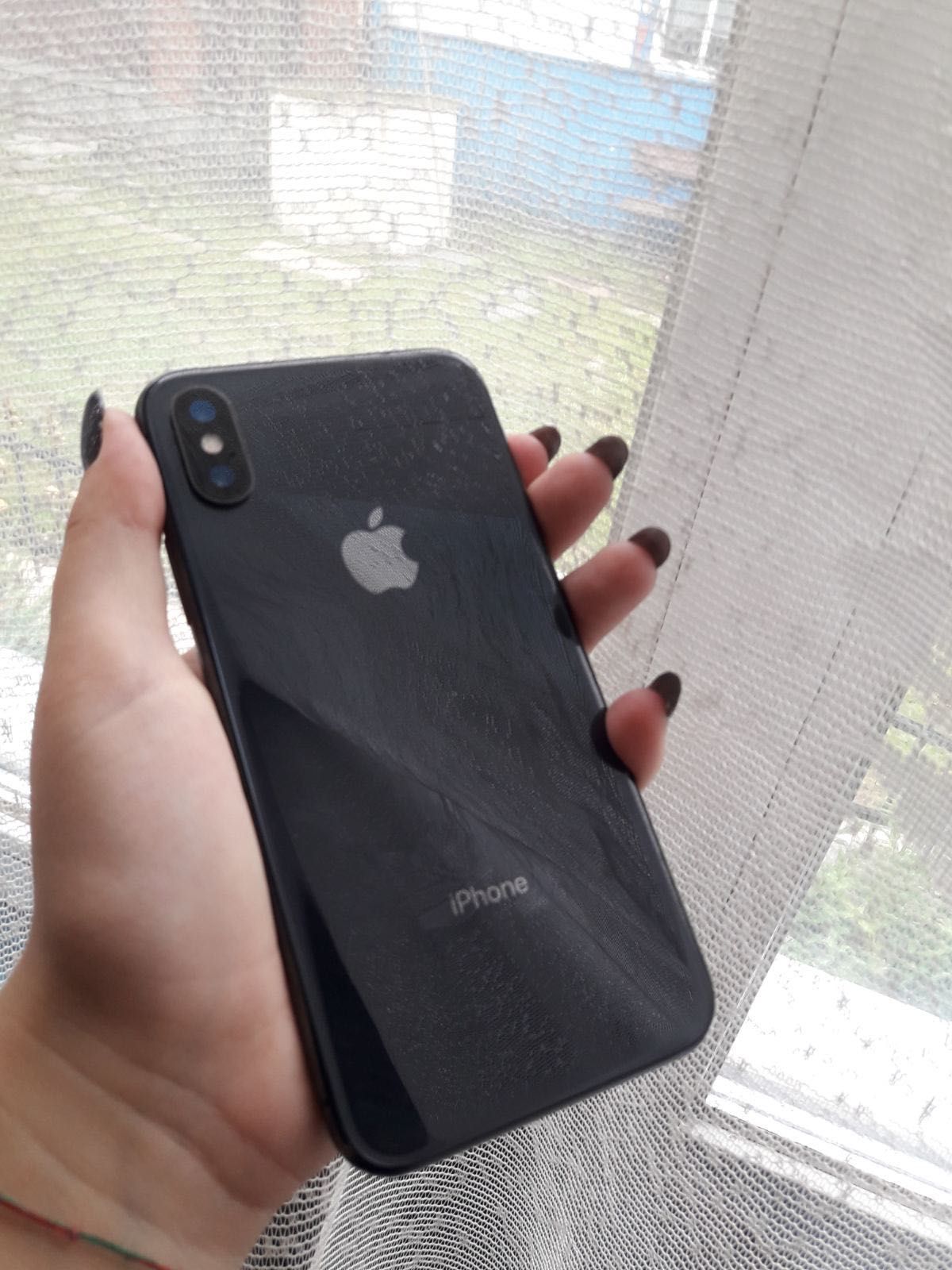 iPhone X 64 гб в чорному кольорі