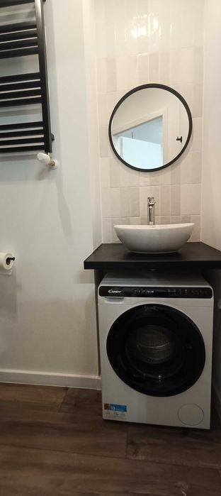 wynajmę nowoczesną kawalerkę, pełne wyposażenie, możliwy krótki termin