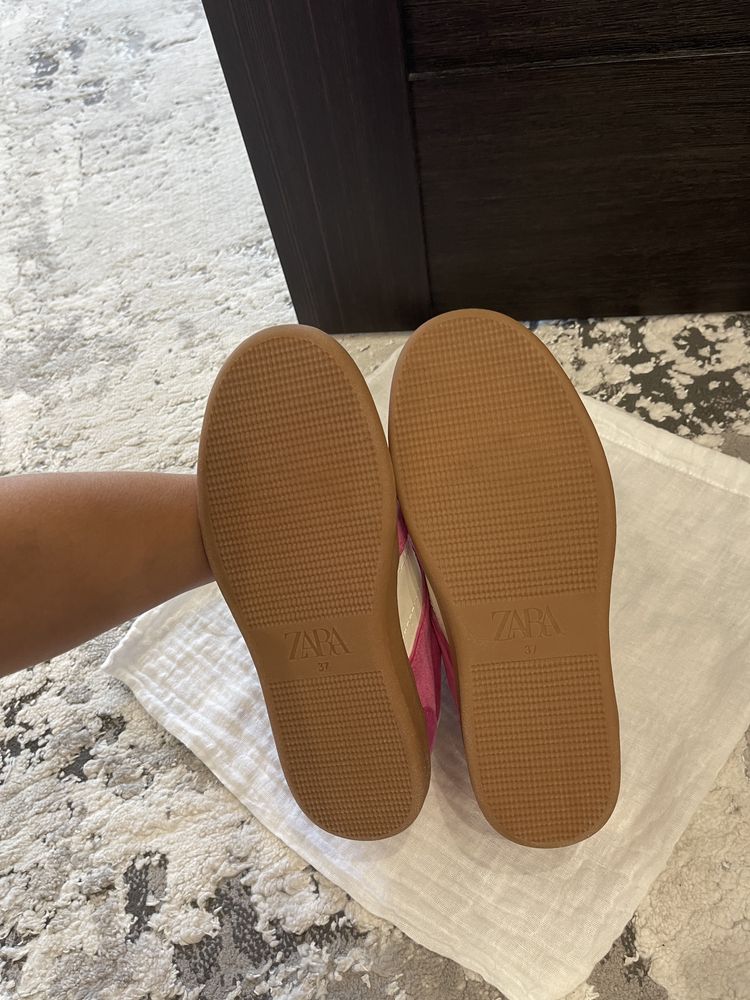 Кеди від бренду Zara
