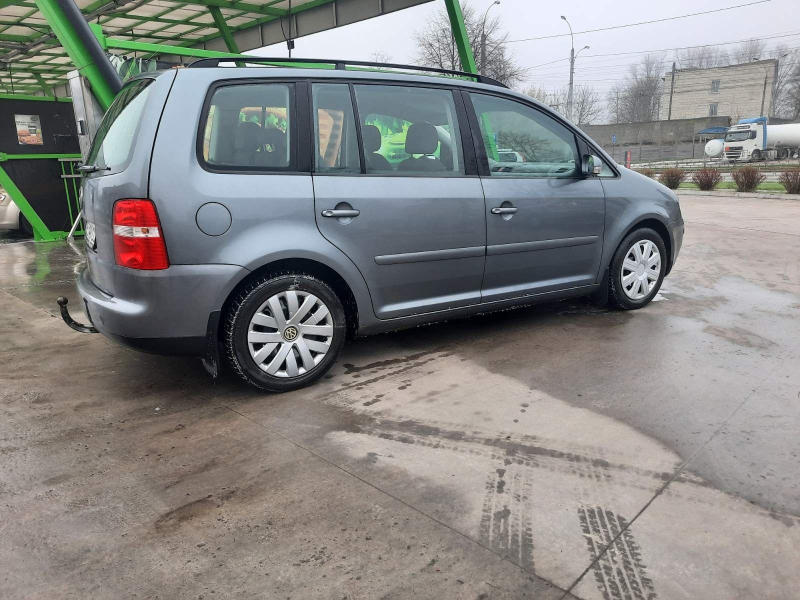 Volkswagen touran з правильним мотором 1.6 mpi.