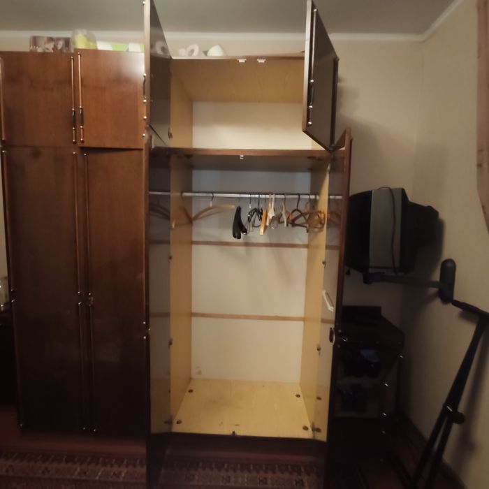 Гарнитур, шафа, тумбочки