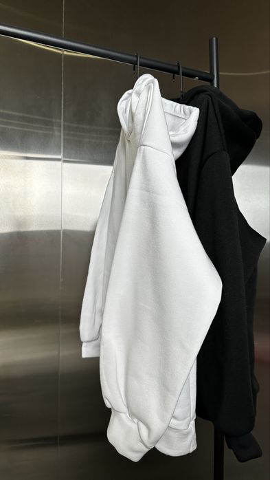 Жіноче худі з відкритою спиною та сіткою зі стразами