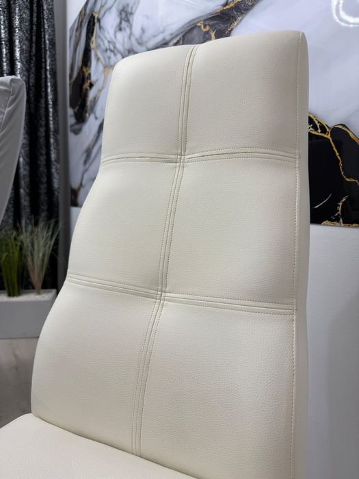 8 krzeseł do jadalni + pokrowce gratis