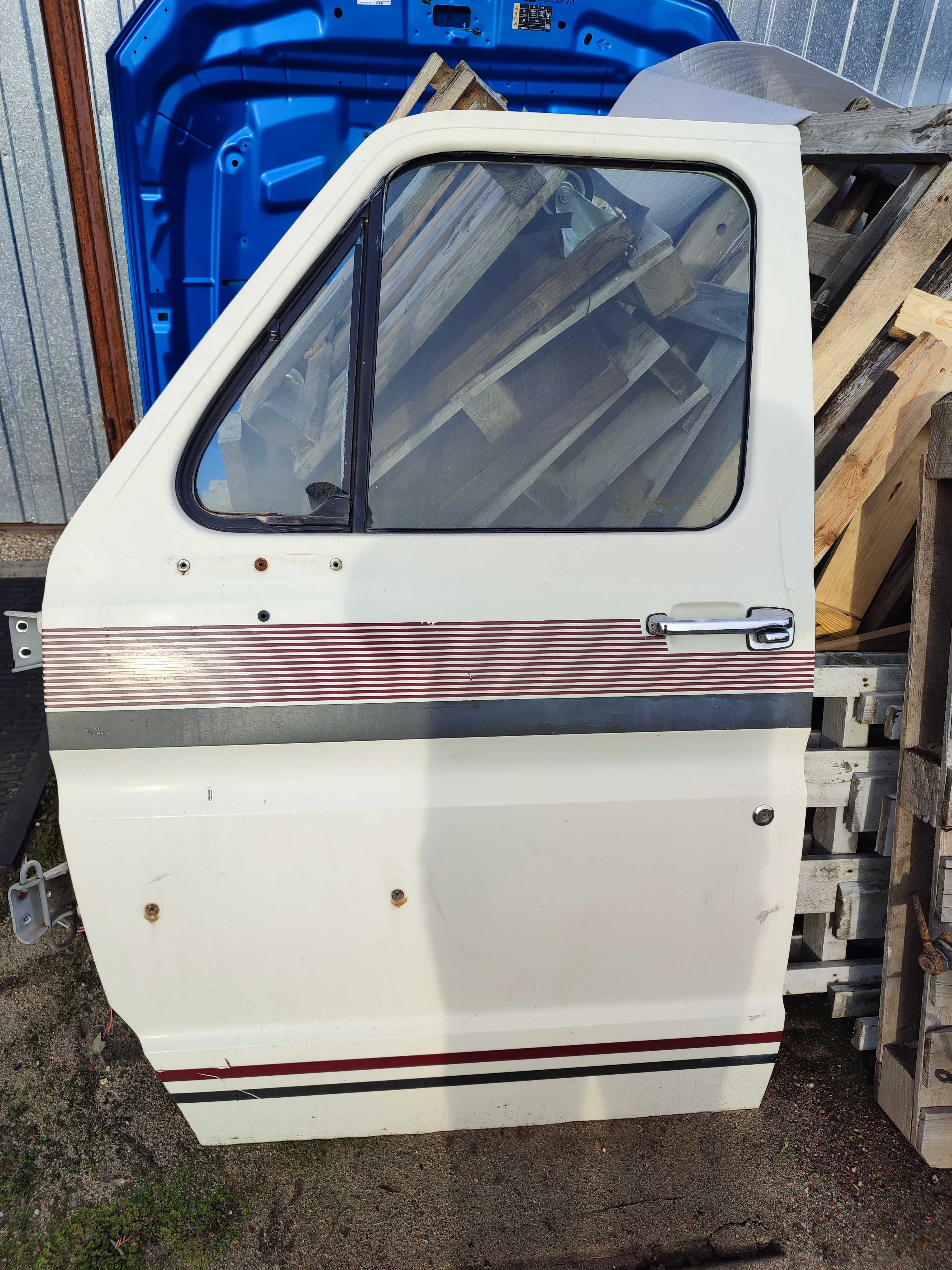 Ford Econoline 1990 drzwi przednie lewe