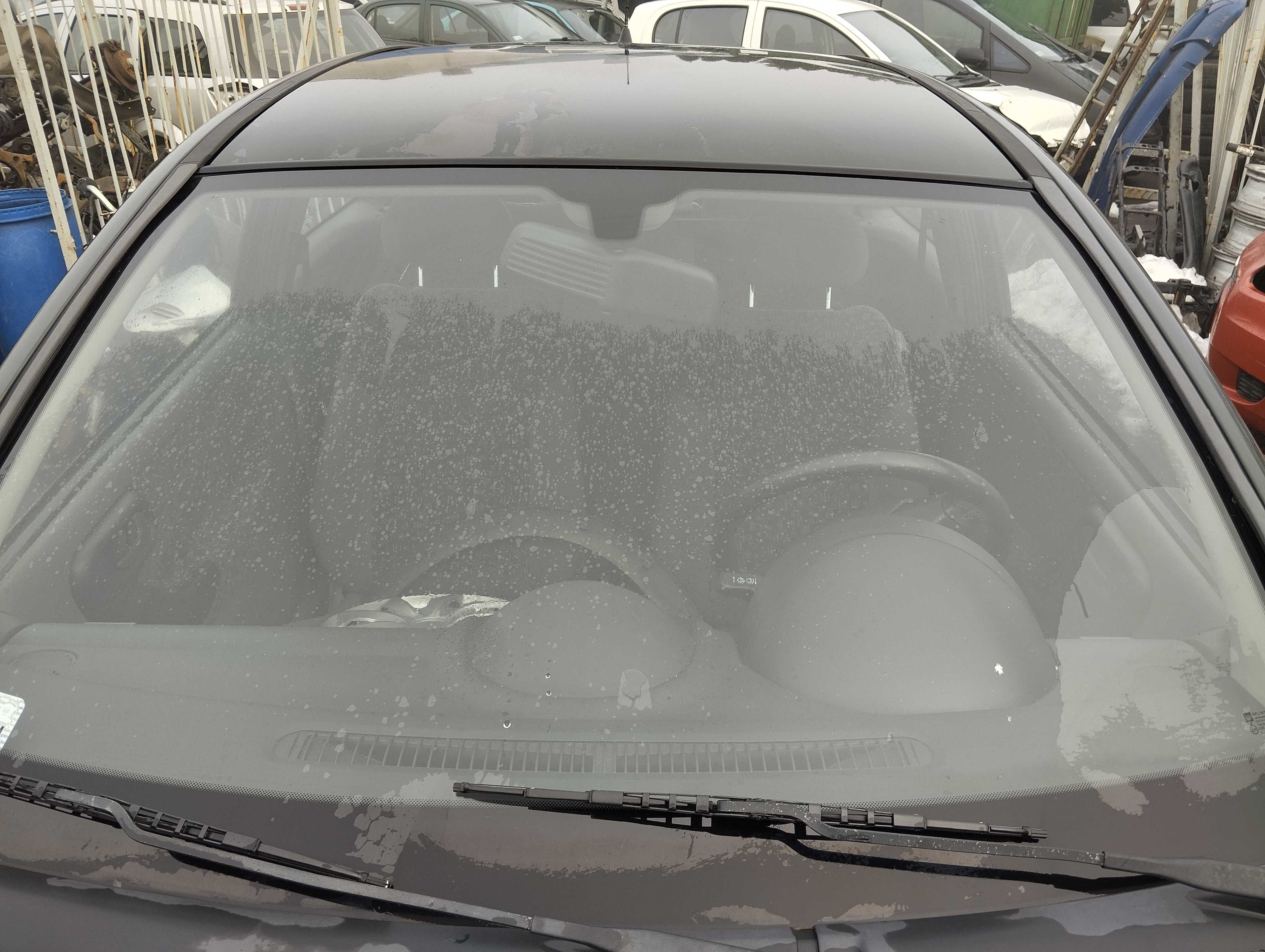Opel Corsa C 3D 1.2i 2000r.Szyba przednia.