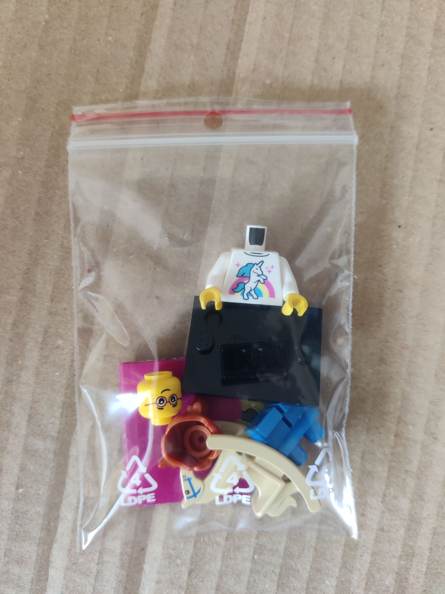 Lego Minifigures 71037 Seria 24 - Dziewczynka na koniku