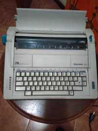 Vendo máquina de escrever eletrica da Triumph Adler