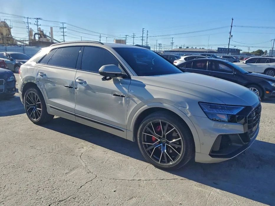 Audi Q8 / Quattro / S-Line / Niski Przebieg /