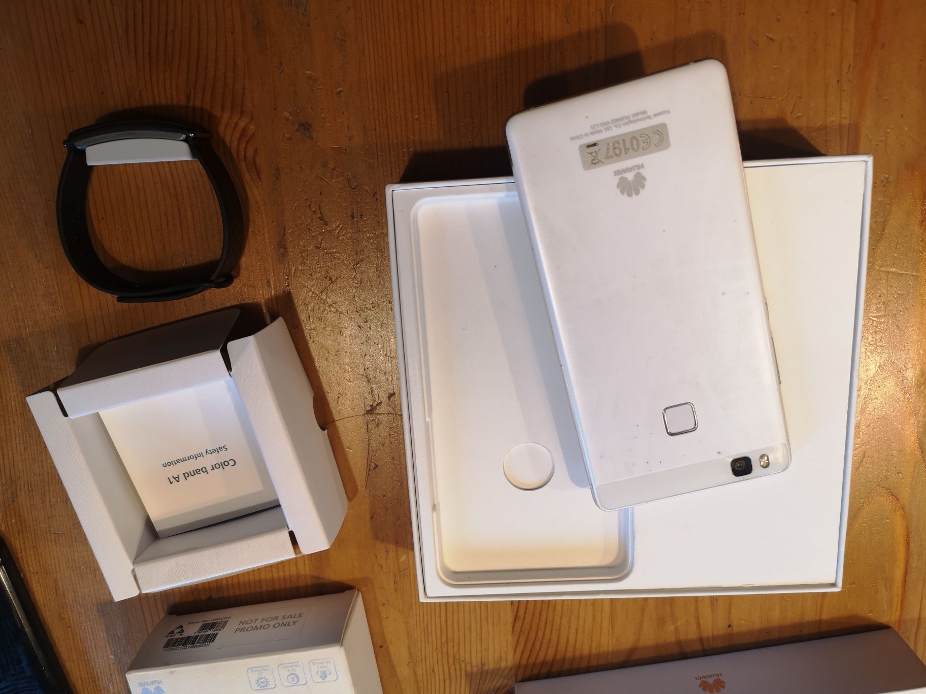 Huawei P9 Lite VNS-L21 Biały + Huawei Color Band A1 + 2x Etui Spigen..
