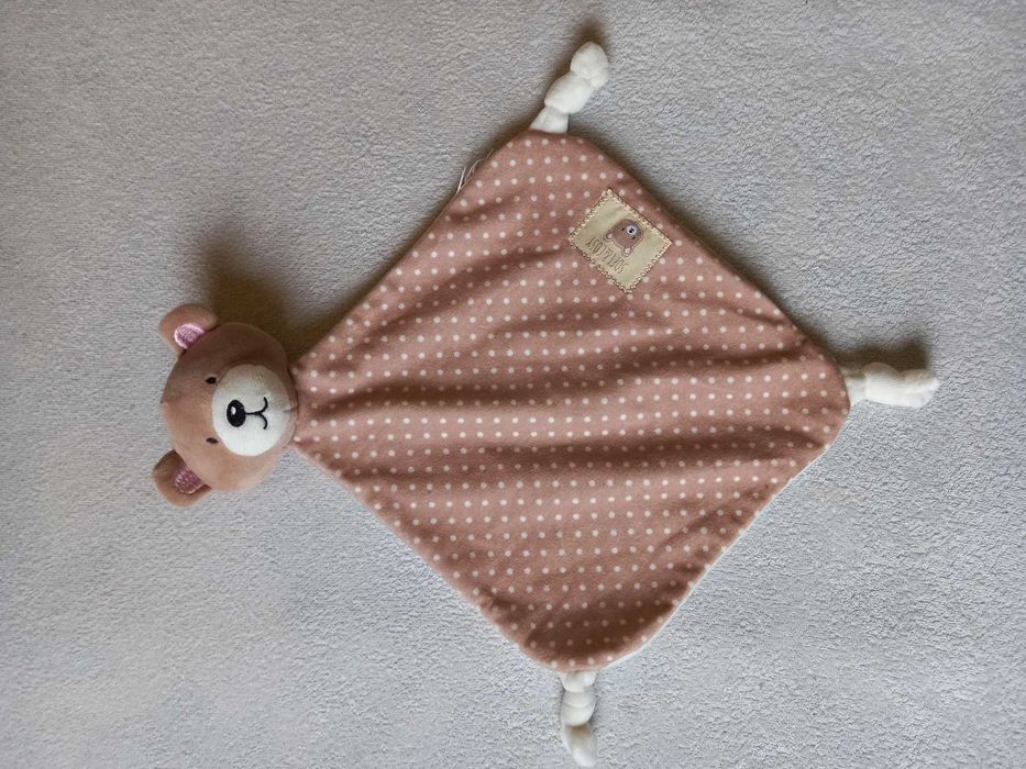 Kocyk przytulanka miś z grzechotką.