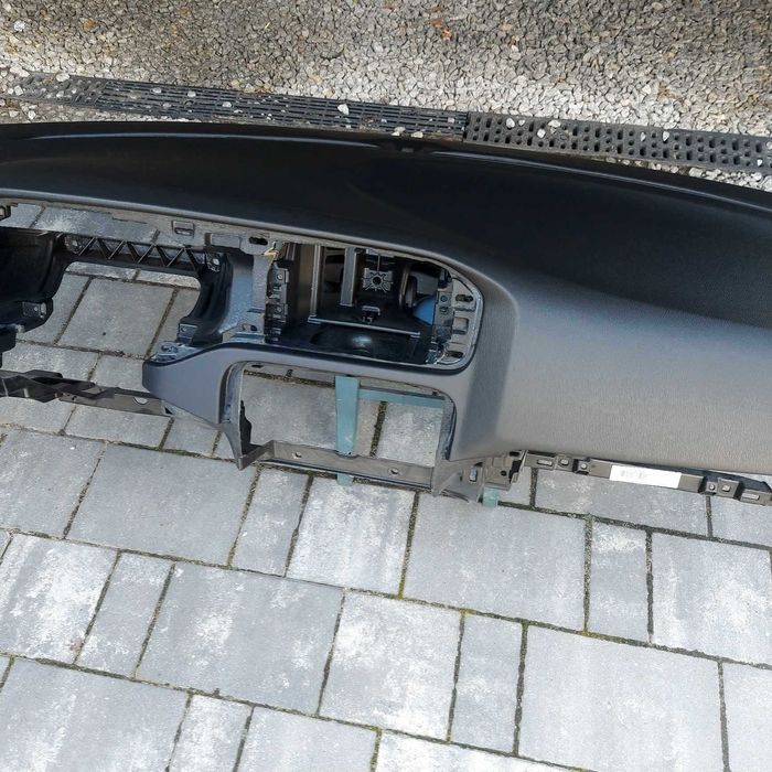 Volvo v40 deska rozdzielcza konsola regeneracja naprawa