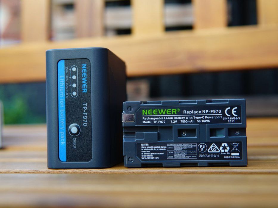 Комплект аккумуляторов Neewer TP-F970 7800 мАч — 2 батареи для камер