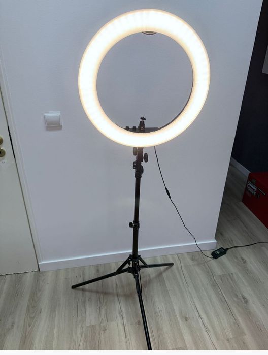 Luminária grande excelente para produção de conteúdos