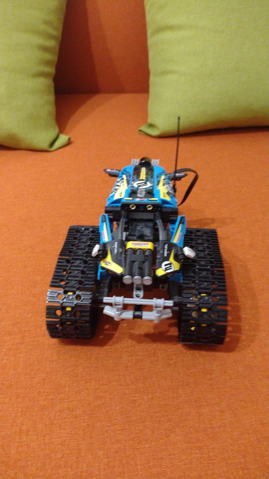 LEGO technik zdalnie sterowana wyścigòwka nr 42095