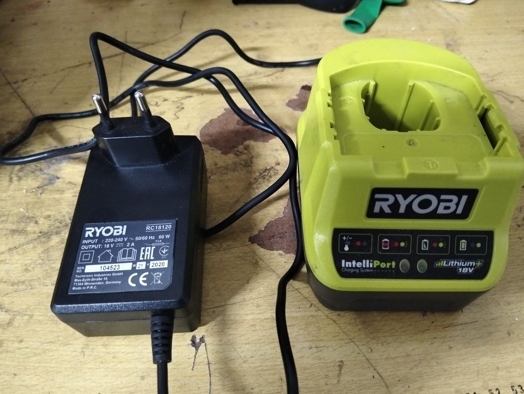 Corta-Relvas 18V de 40cm Ryobi RY18LMX40A