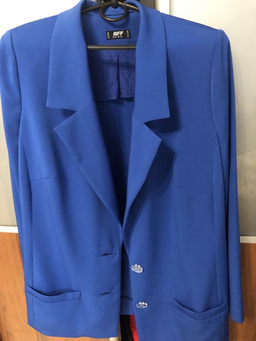 Подовжений жіночий піджак кольору індіго