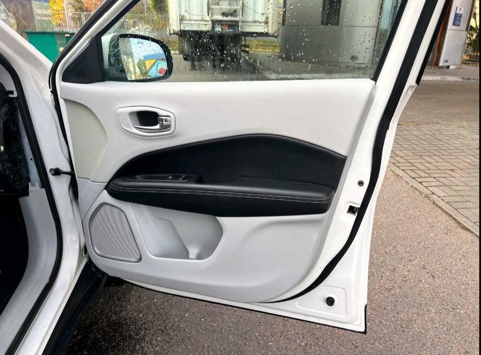 продам авто джип компас 2018 року автомат бензин повний привід