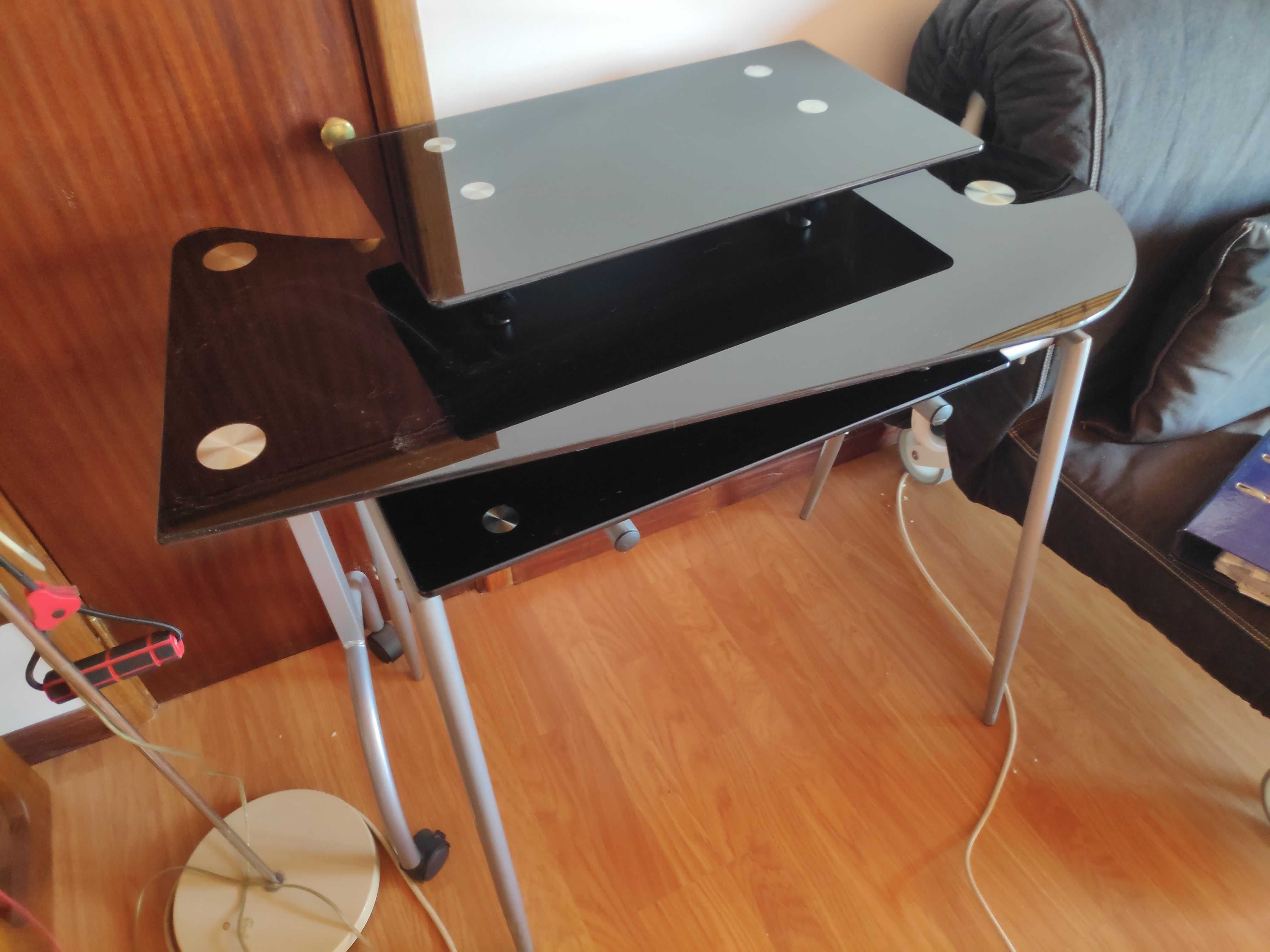 Mesa de escritório em vidro
