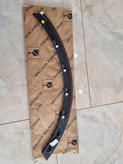 Накладка арки заднього правого колеса Audi Q7 4M0853818