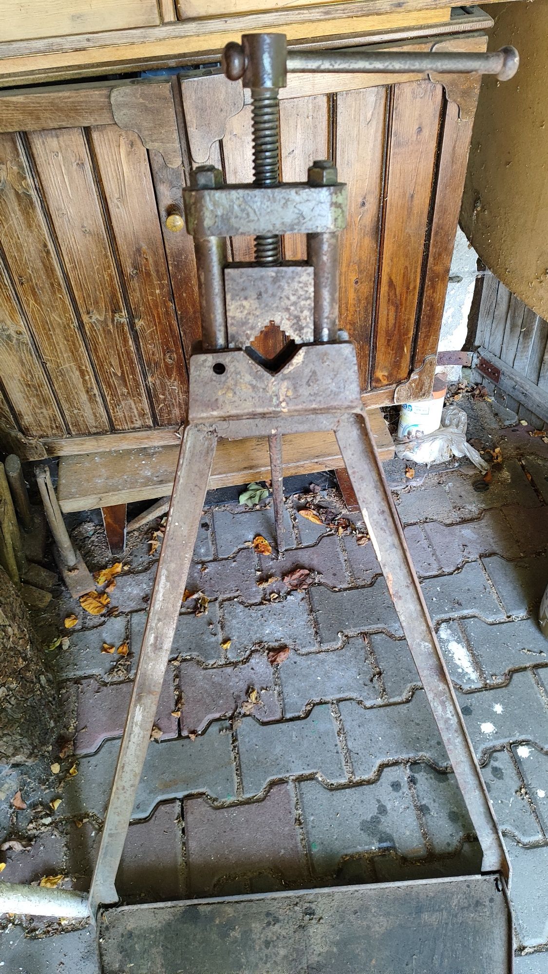Stojak do gwintów z podstawą