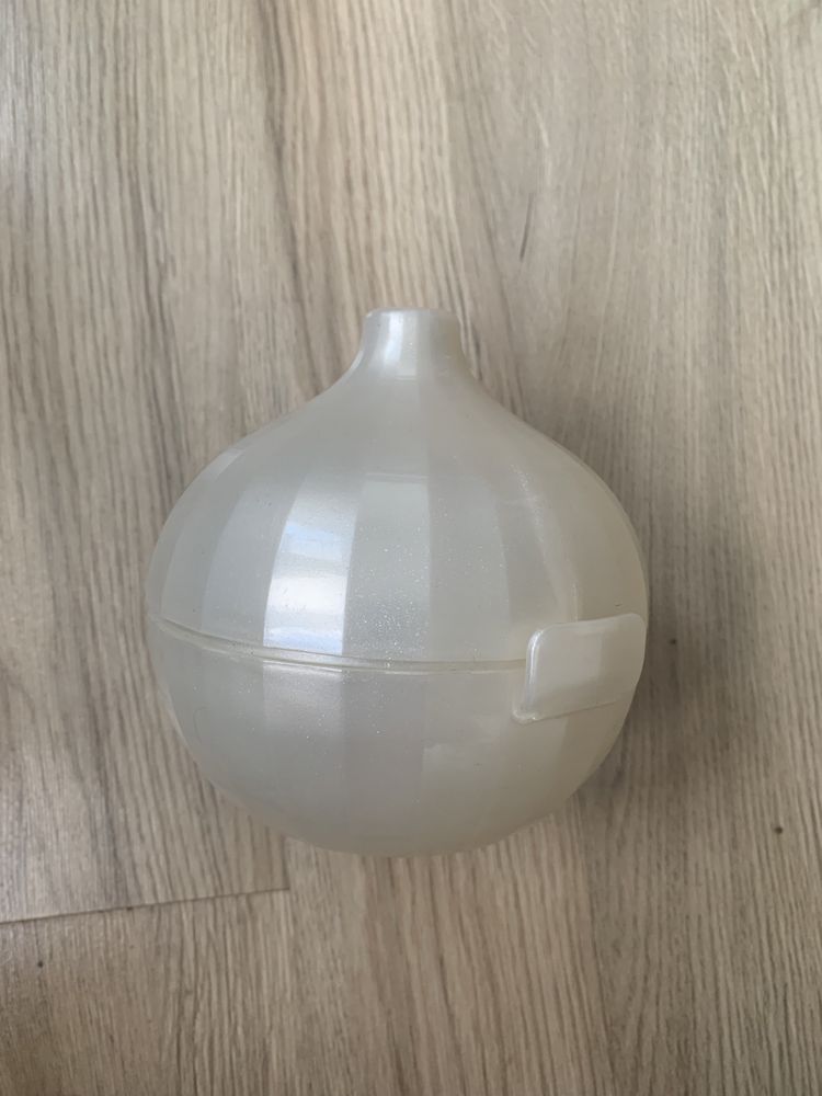 Tupperware pojemnik w ksztalcie cebuli