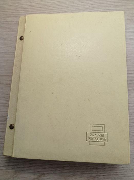 Klaser z kolekcją 496 dawnych znaczków