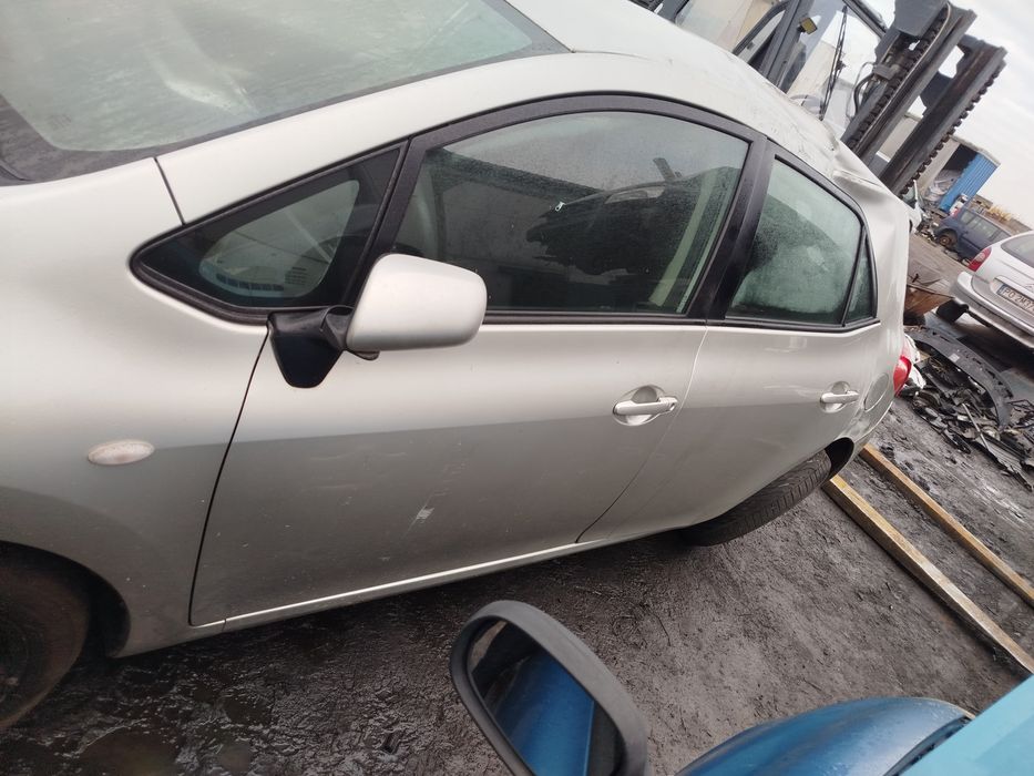 Toyota Auris drzwi kompletne 1C0 stan bdb wysyłka