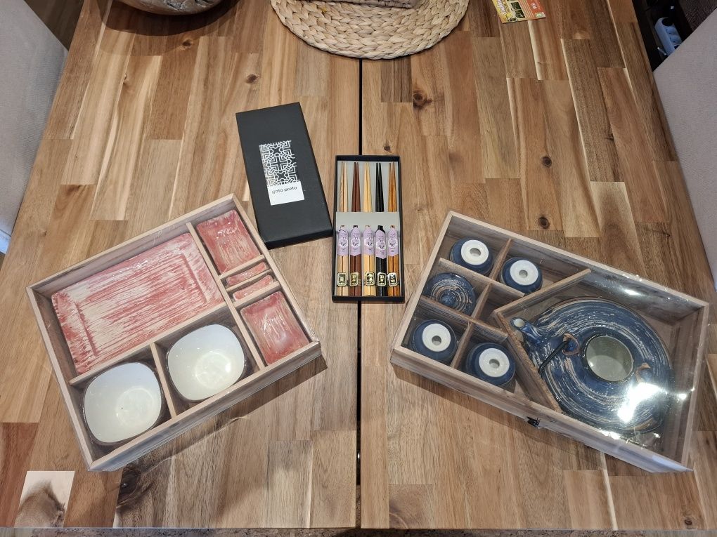 Conjunto japonês de sushi e chá/sake em porcelana do Gato Preto. NOVO