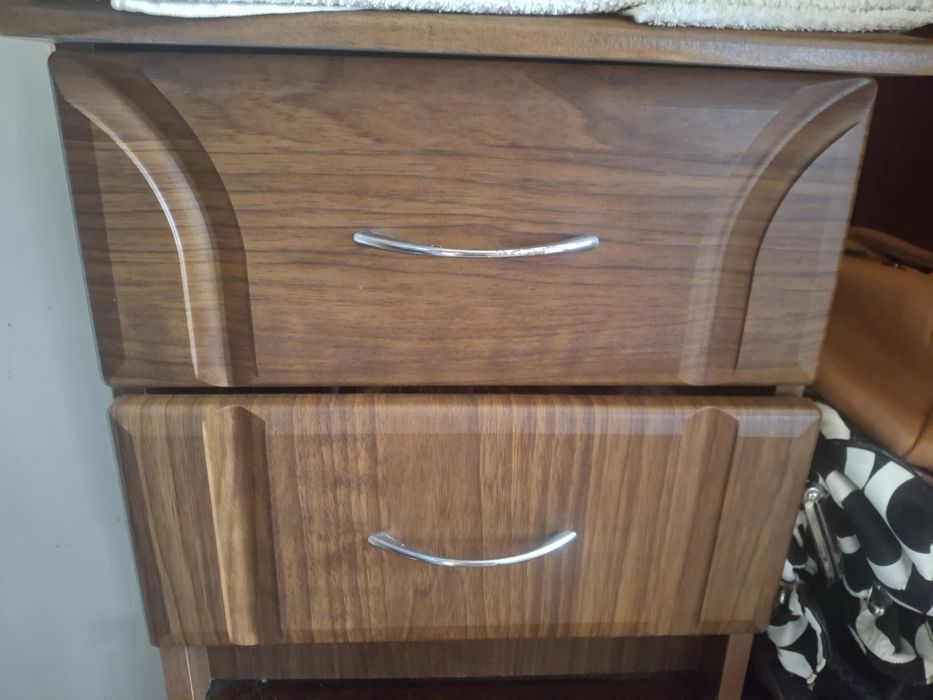 Продам весь комплект + ліжко ,комод і 2 тумбочки