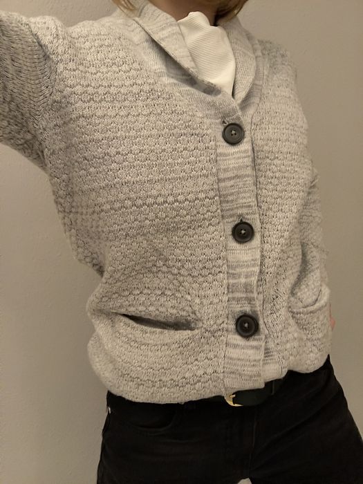 Szary sweter bawełniany z dużymi guzikami na guziki clockhouse nowy S