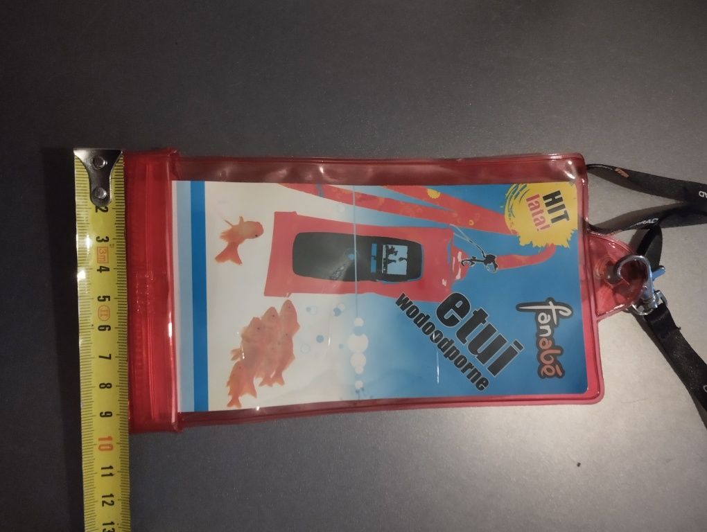Etui wodoodporne na telefon z smyczką