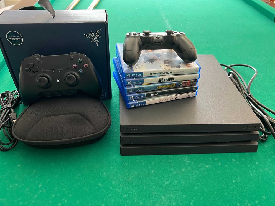 Konsola PlayStation PS 4 Pro + 2 pady + 5 gier