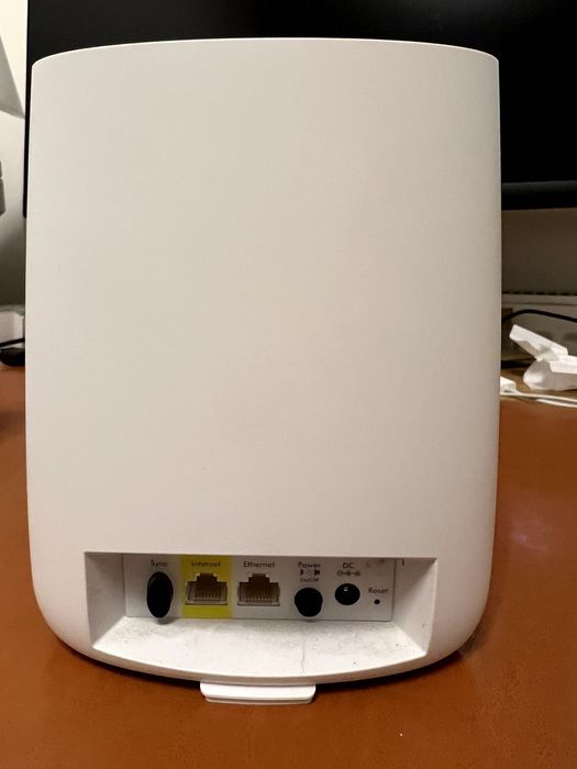Netgear Orbi RBK20 – trzy zakresowy router mesh do 250 m²