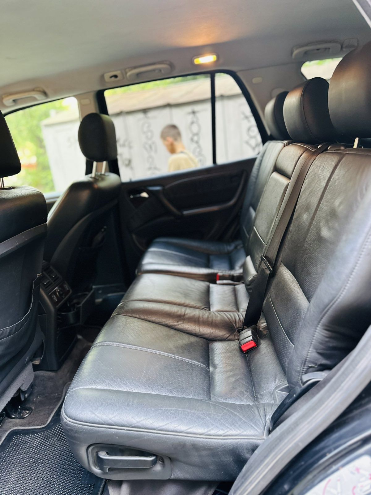 Продам автомобиль Mercedes МL 4 литра дизель полний привод