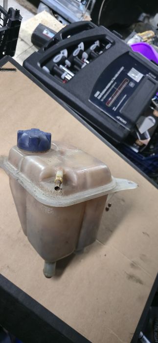 Zbiorniczek Wyrównawczy Płynu Chłodniczego Audi 80 B4 2.3L