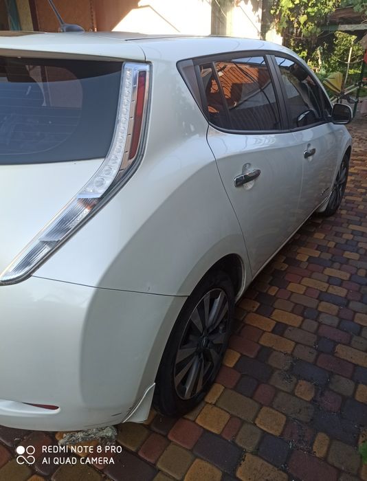 Продам автомобіль Nissan leaf