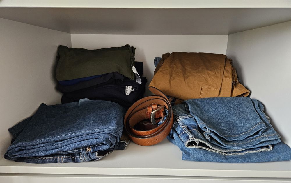 Wyprzedaż ubrań męskich: koszule, bluzy, swetry, marynarki, spodnie
K