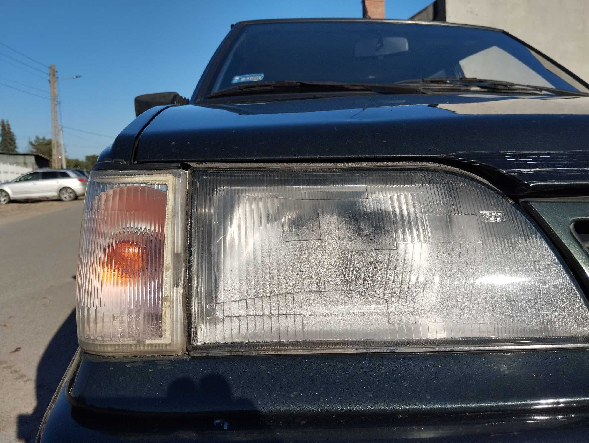 FSO Polonez ATU 1.6i 1997r.Lampa przednia prawa.