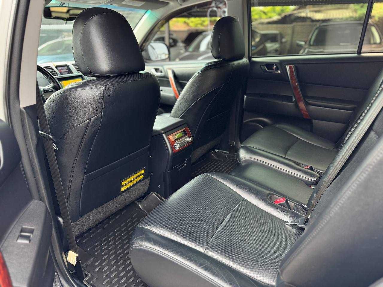 Toyota Highlander Офіційний 2012