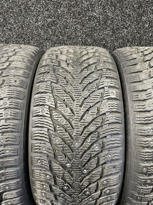 Продам Б/У шини Nokian 245/40R19 Hakkapeliitta 9