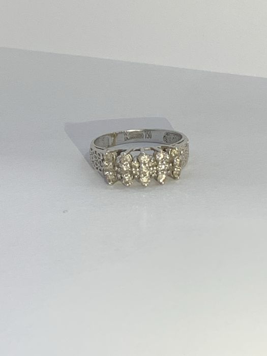 Каблучка 750 проби з діамантами