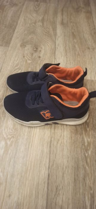 Продам детские кроссовки 32 р