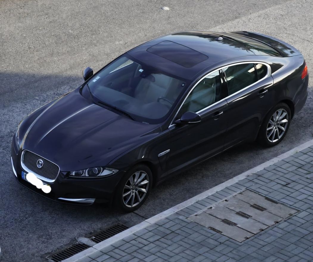 Carro Jaguar XF 2.2 D 2013 Land Rover Limited com 120.000Km