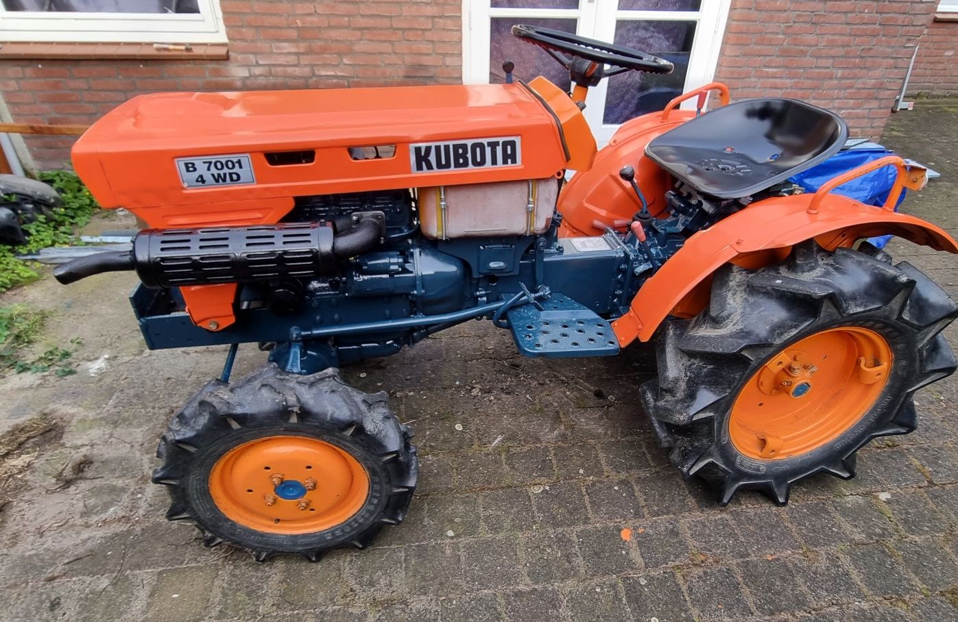 Traktorek Kubota B7001 4x4 z papierami