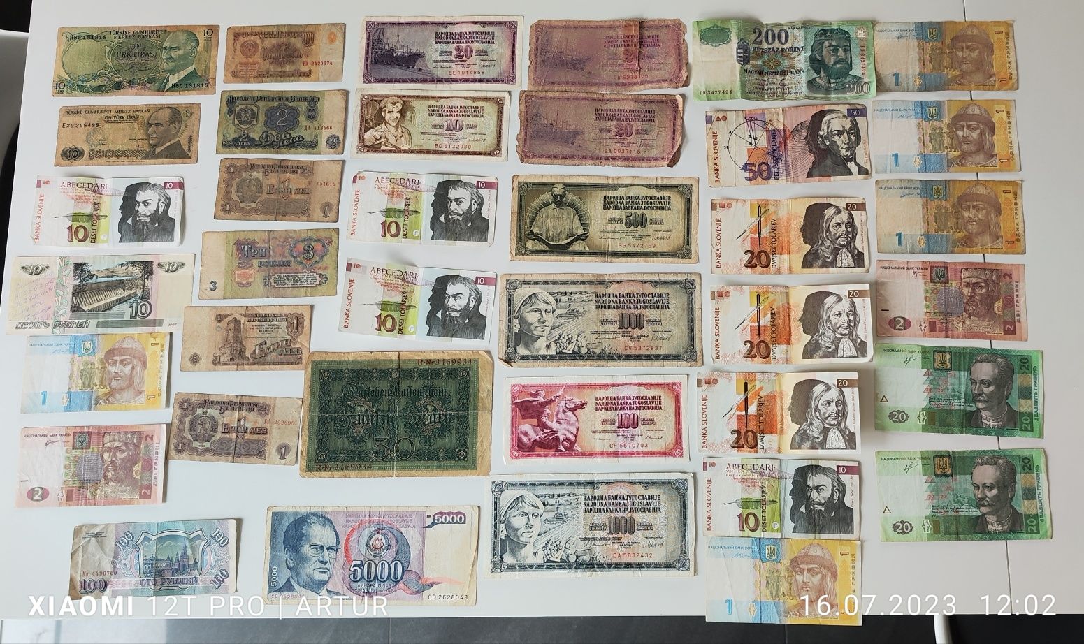 38 banknotów ze świata mix