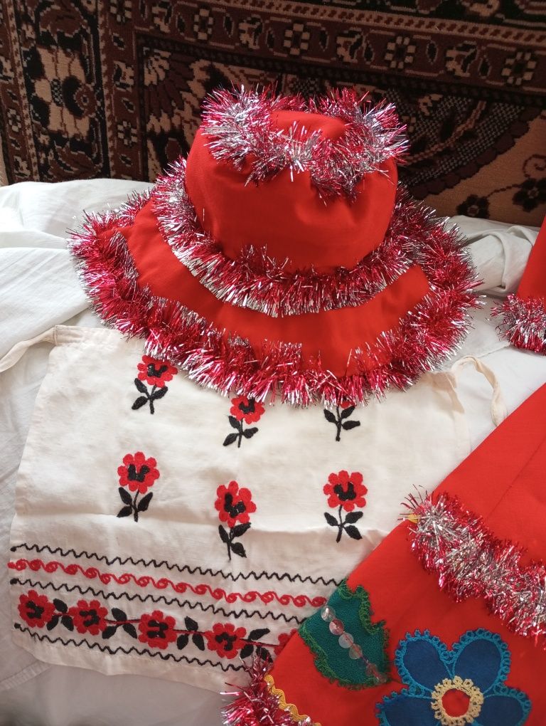 Нарядные платьица и костюм "Красной шапочки"