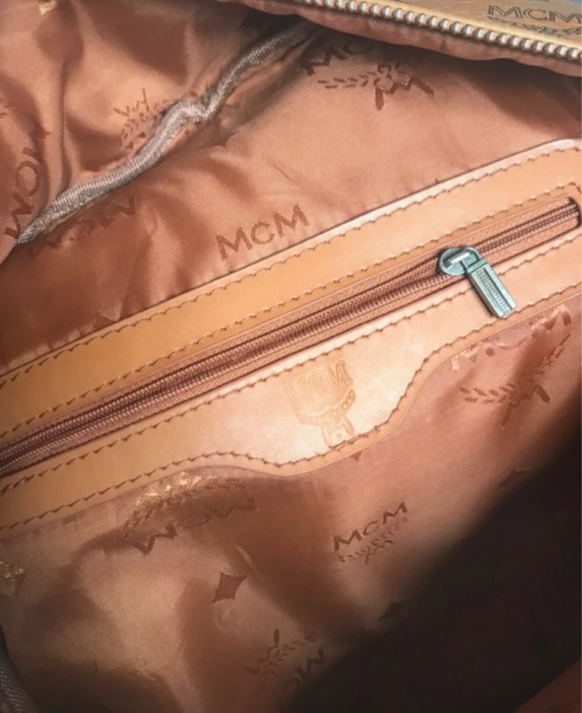 Mochila MCM Original Cognac com Tachas