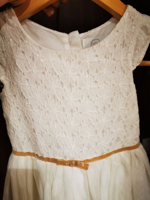 Biała piękna sukienka